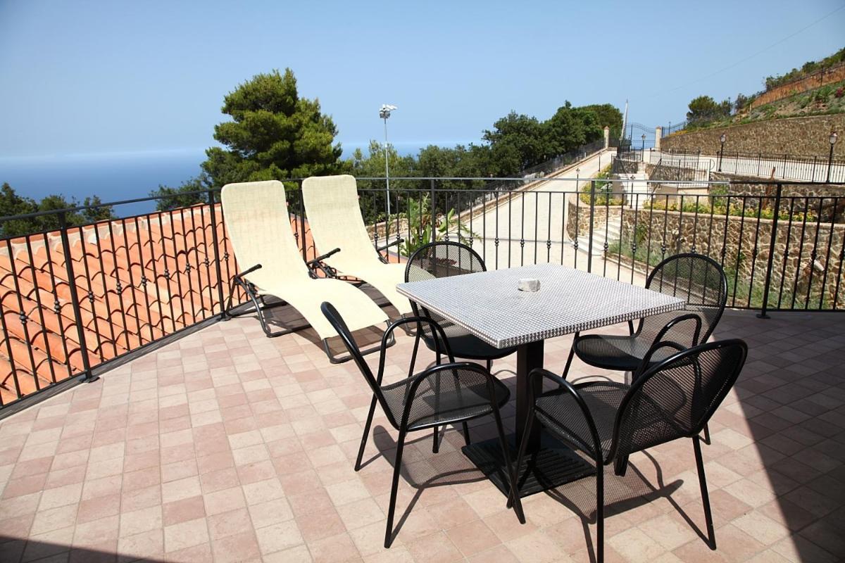 Sikelios Apartments Cefalu Bagian luar foto