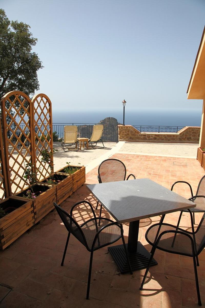 Sikelios Apartments Cefalu Bagian luar foto