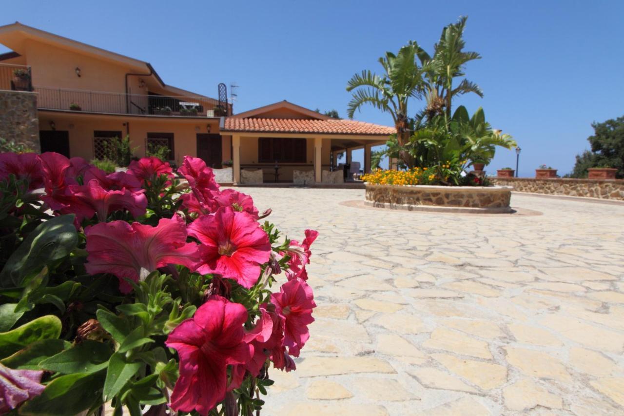 Sikelios Apartments Cefalu Bagian luar foto