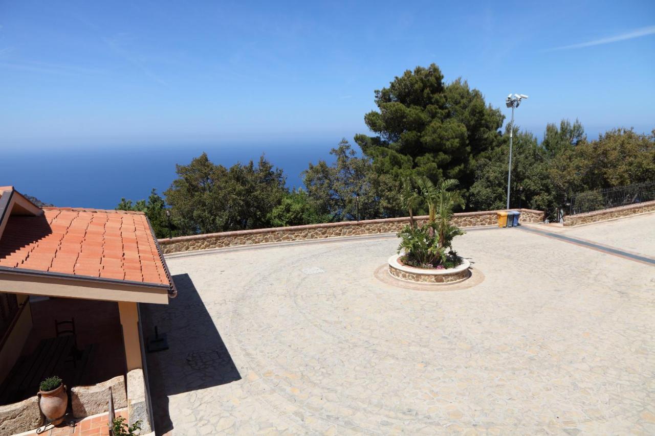 Sikelios Apartments Cefalu Bagian luar foto