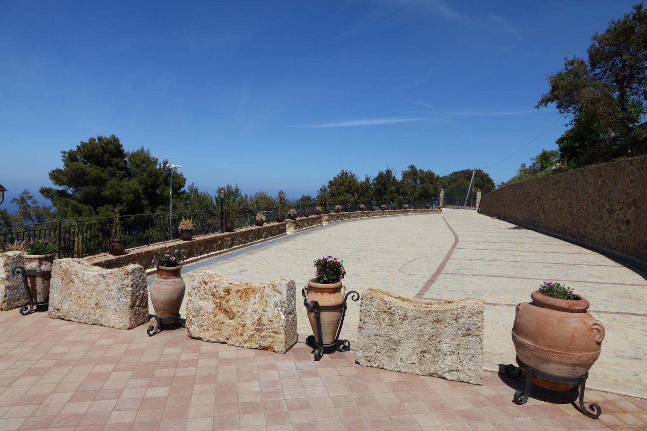 Sikelios Apartments Cefalu Bagian luar foto